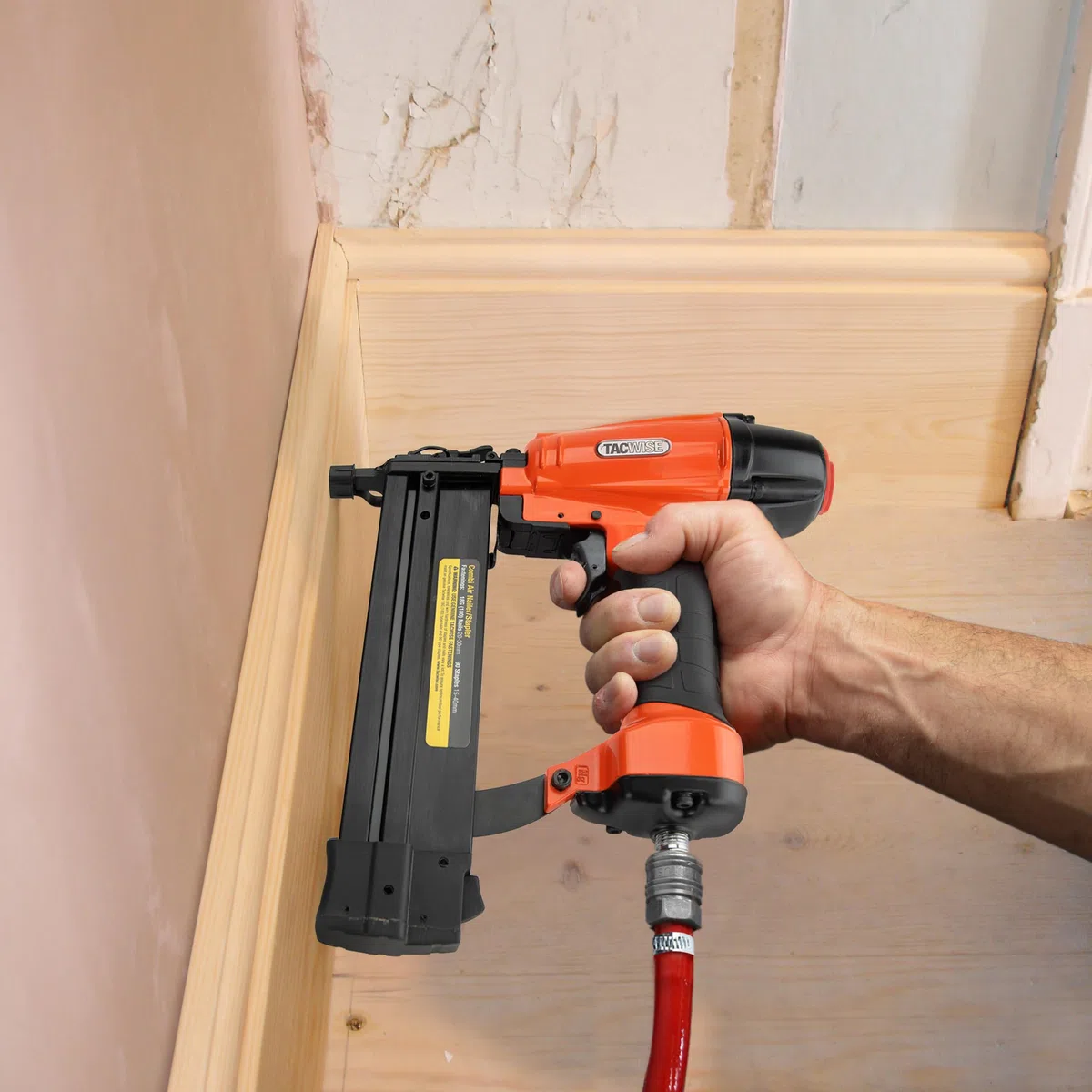 Tacwise 1804 Chiodatrice/Graffatrice Pneumatica 2 in 1 con 1000 Chiodi Tipo 18G / 30 mm e 800 Punti Tipo 90/25 mm