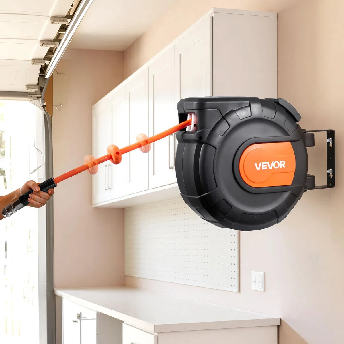 VEVOR Avvolgitubo per Aria Compressa Retrattile, Tubo Flessibile in PVC da 20 m x 9,5 mm, Massimo 300 PSI, con Riavvolgimento Automatico e Cavo da 2 m, Montaggio a Parete Girevole per Garage