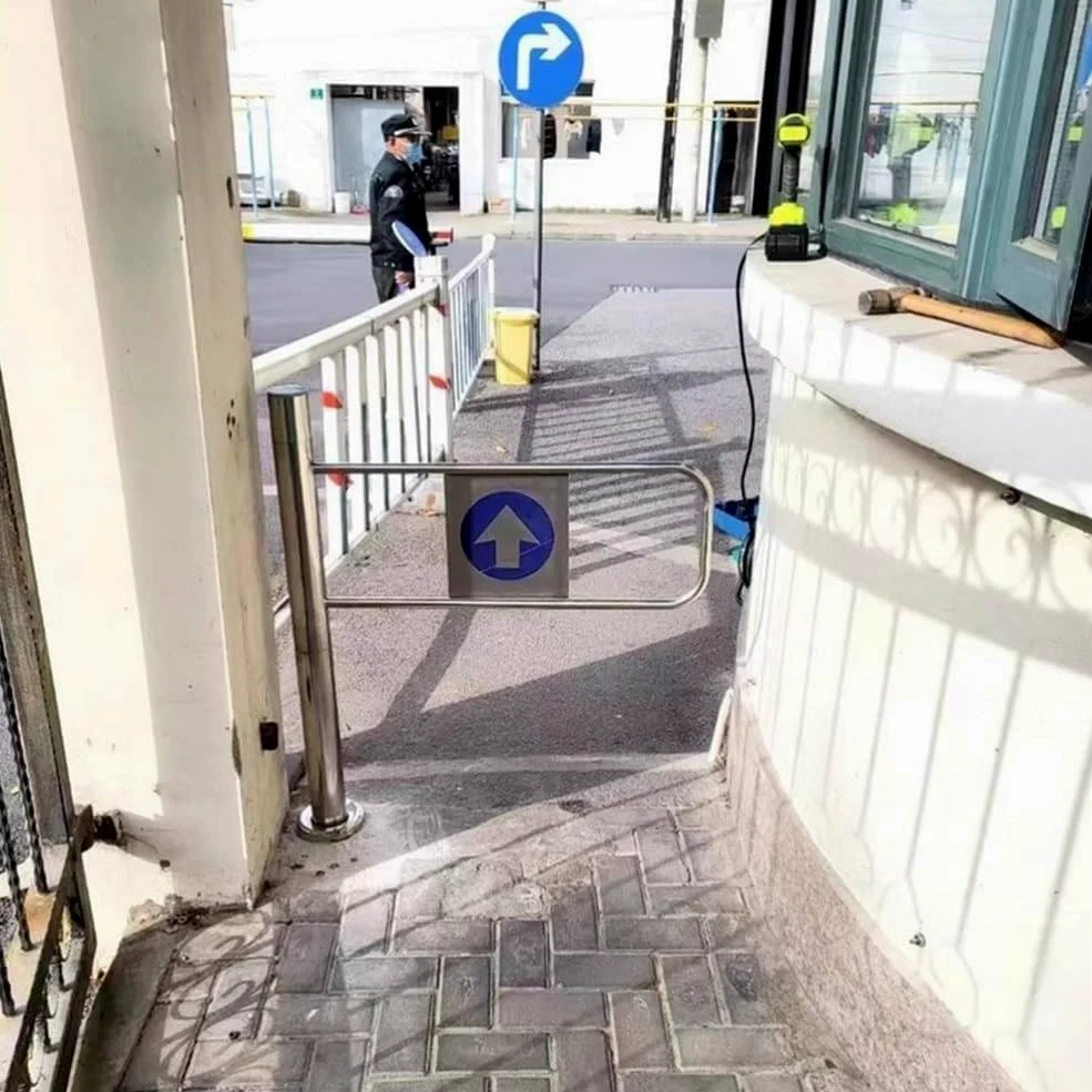 Cancello a battente in metallo per supermercati e magazzini, chiusura automatica per biblioteche e centri commerciali, design universale, 100 cm