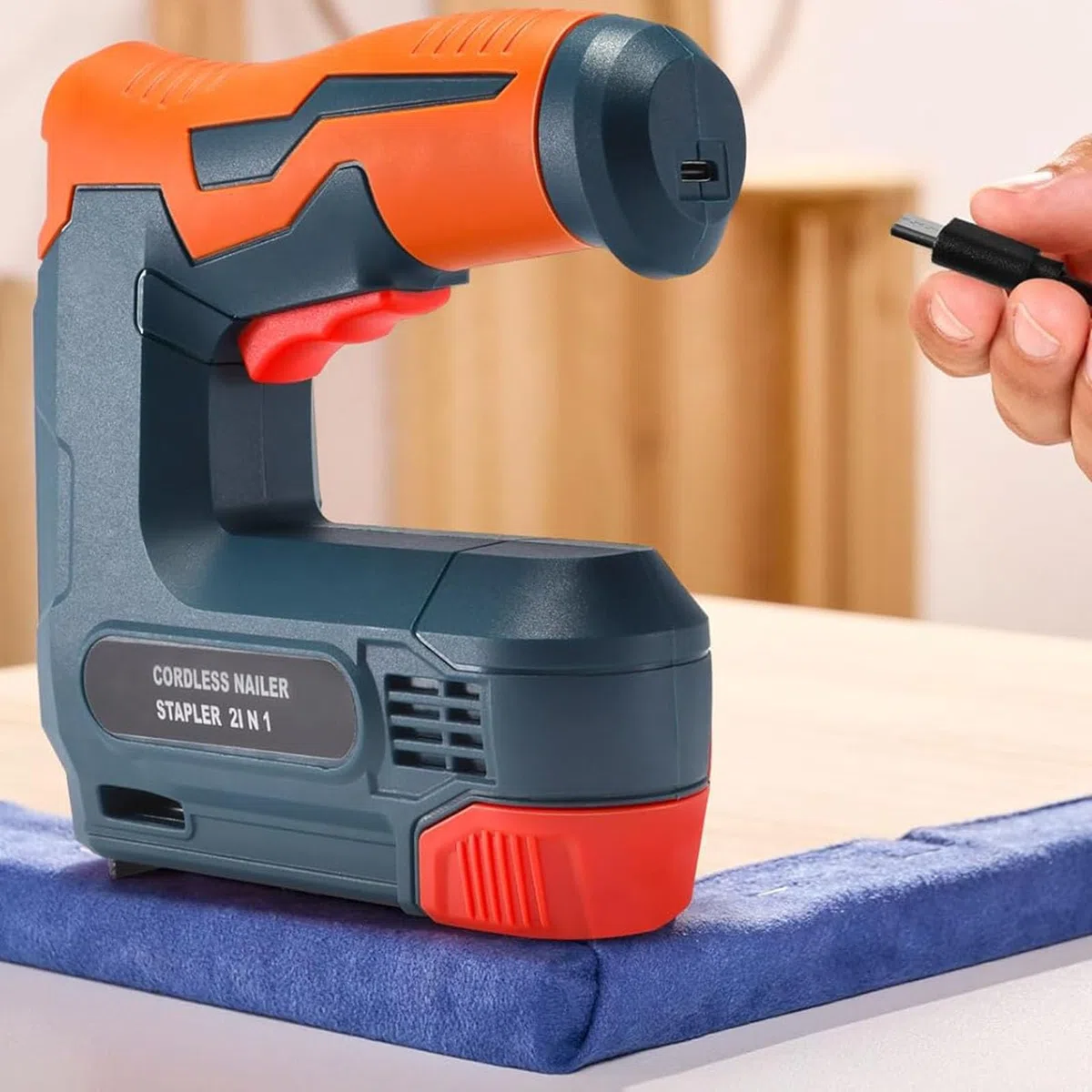 Graffettatrice Elettrica Senza Fili 2 in 1 Sparachiodi a Batteria per Brad e Chiodi Professionale per Carpenteria e Progetti Fai Da Te