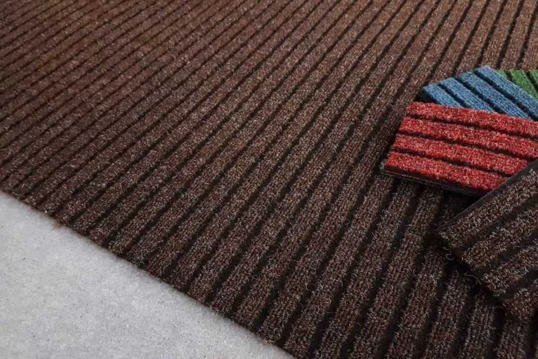 Riga - moquette agugliata su misura - Marrone 07-200x450cm