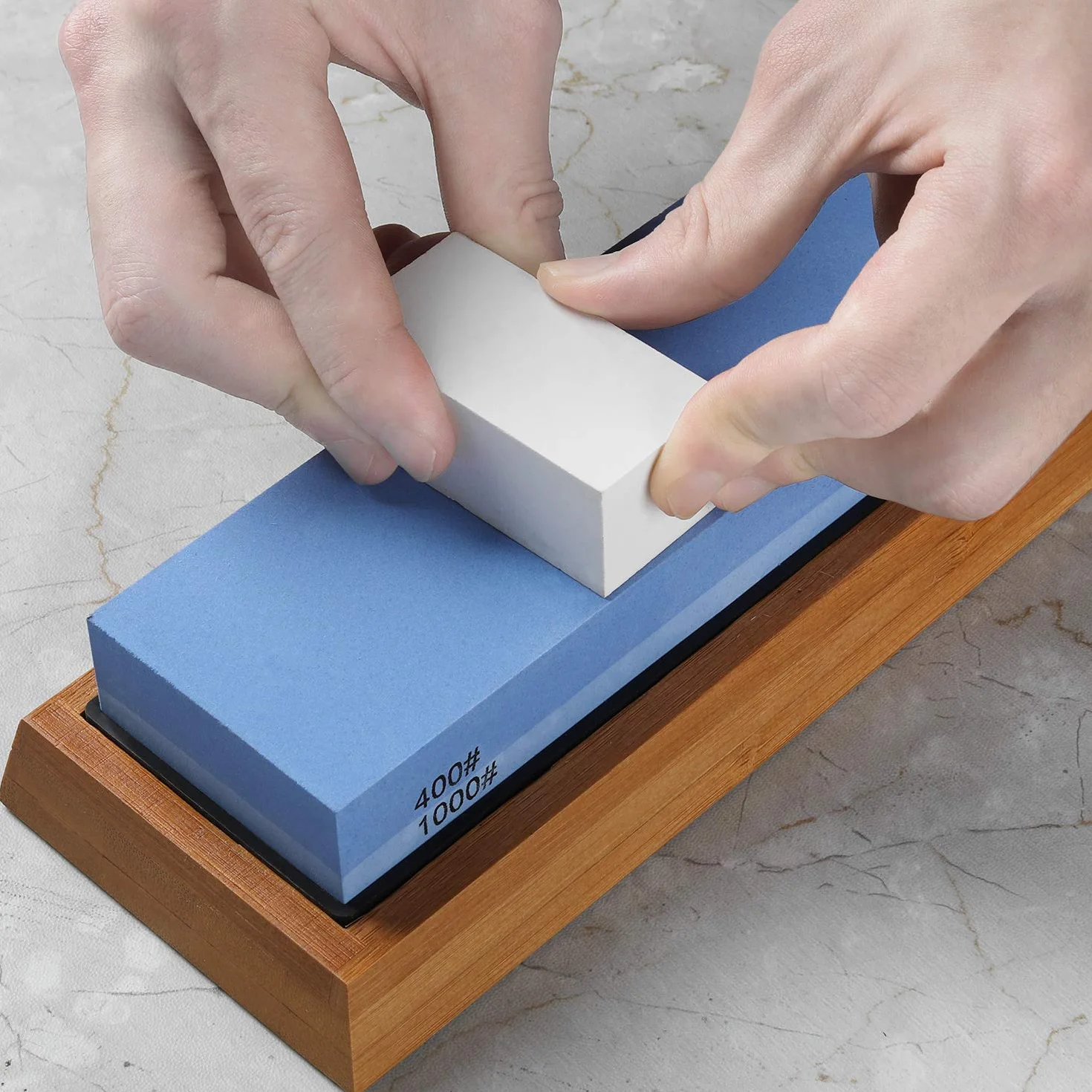 Razorri Solido S2 set di pietre da affilare con base ergonomica in bambù – Pietre abrasive double-face con grana 400/1000, 3000/8000, strisce in pelle, guida angolare (Piatta Base)