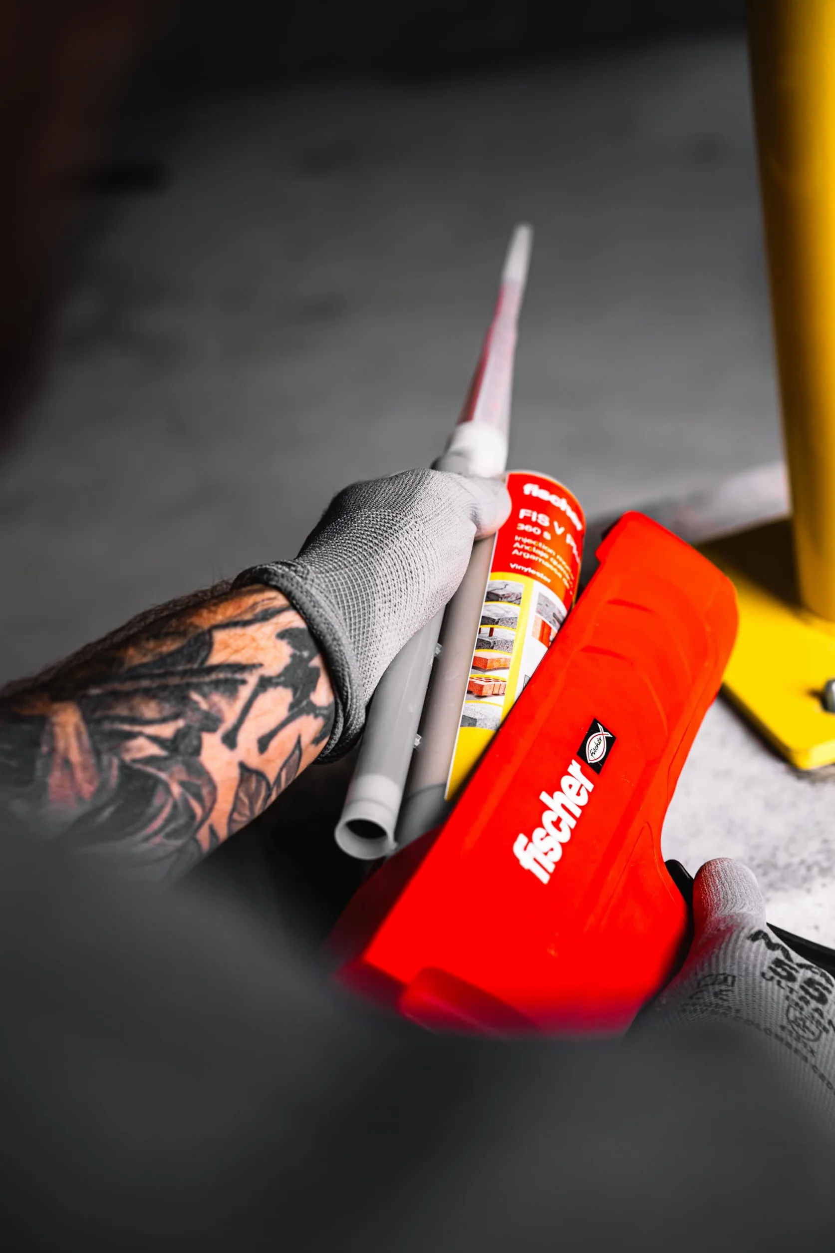 Fischer Pistola Manuale FIS DM S Pro per Silicone, Adesivo, Tassello Chimico, Resina, Adatta a Cartucce da 150 ml, 300 ml, 360 ml, 390 ml, Robusta e Professionale
