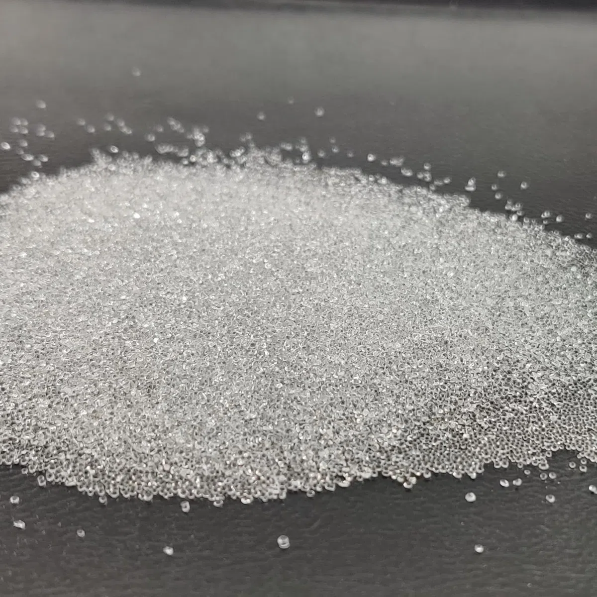 Microsfere di Vetro Abrasivo 25Kg, 150-250 Micron - Sabbia per sabbiatrice, Durezza Mohs 6-7, Riutilizzabile 6-7 Volte, per Sabbiatura, Sverniciatura e Finitura - LordsWorld