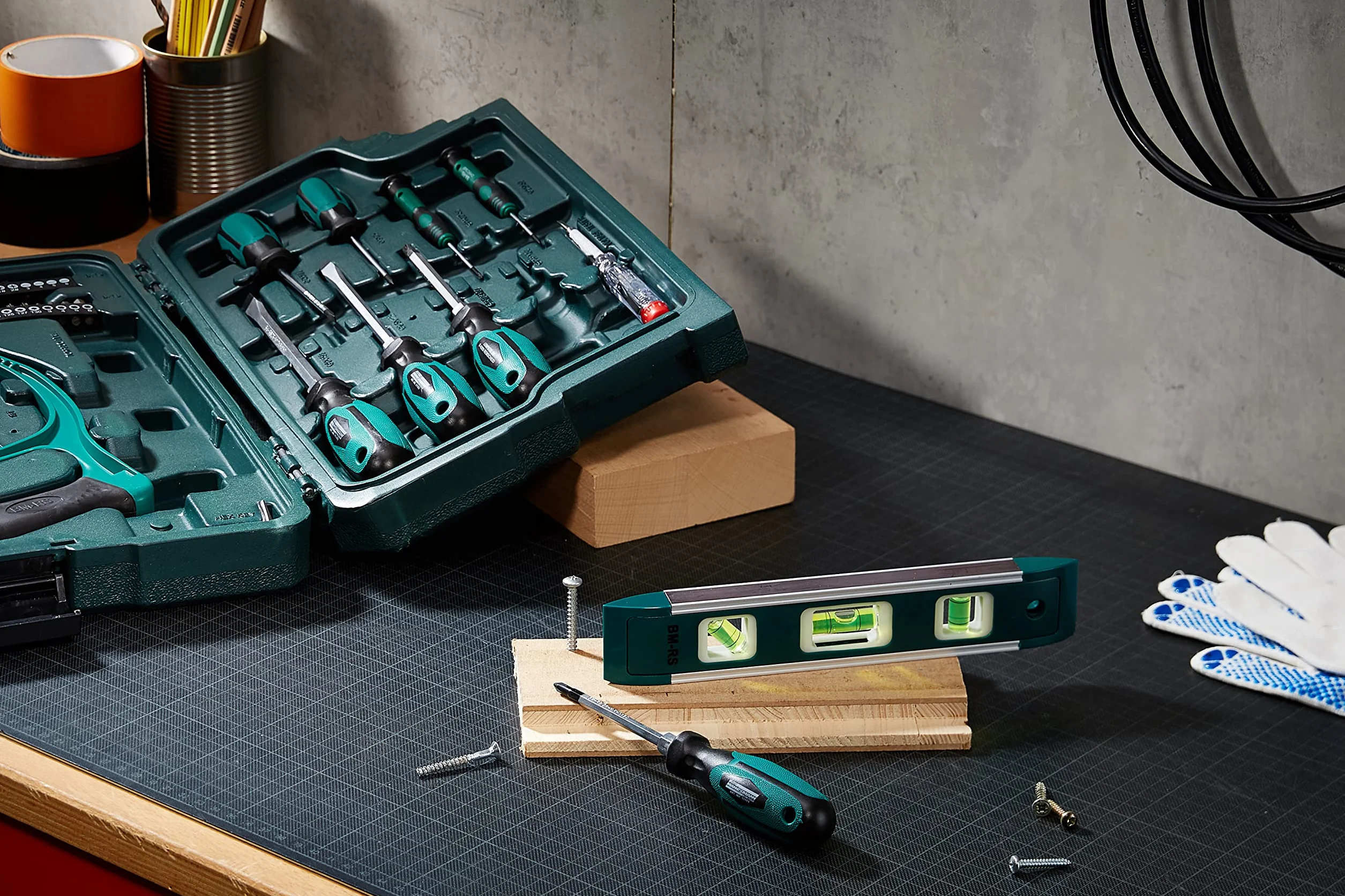 Mannesmann M29085 – Assortimento di attrezzi universali in valigetta richiudibile, 89 pezzi
