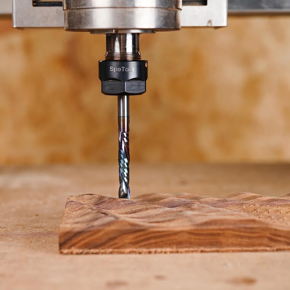 SpeTool Fresa a spirale per scanalature da 8 mm, gambo di compressione da 32 mm, lunghezza di taglio (con rivestimento TAC, 2)